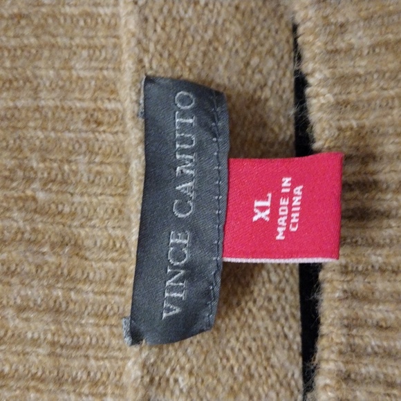 Vince Camuto Oversized Heart Sweater. - Picture 5 of 9